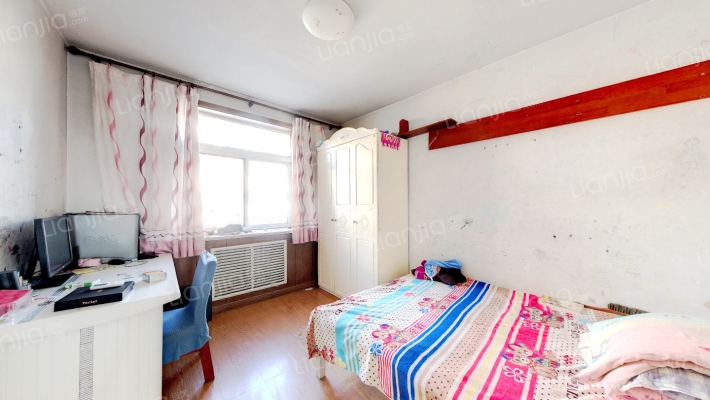 房子户型方正   位置佳好    交通便利     户型是比较-卧室B