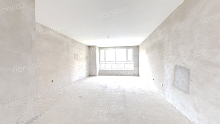 房子七十年产权    集中供暖  中间楼层-客厅