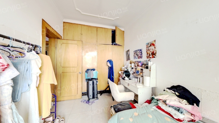 南北通透三居室，带简单装修，拎包入住。-卧室A