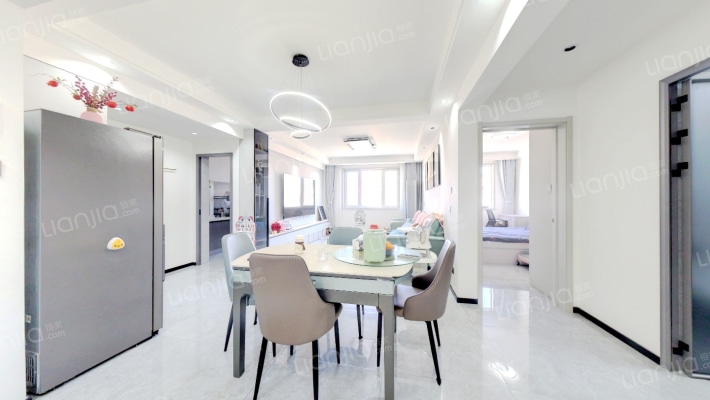 华泰骏景精装修南北通透三居室，采光好-客厅