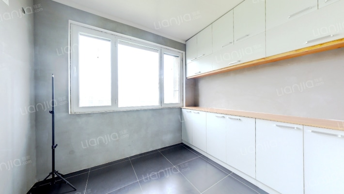 高铁板块精装三居，南北通透，全天采光-卧室B