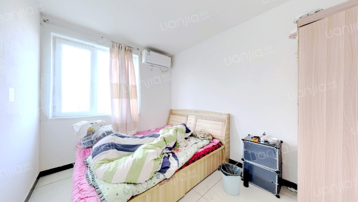 水岸花城西北一居方方正正中低楼层进出方便-卧室