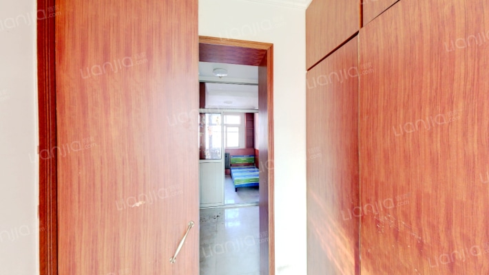 位置在华阳东路，小区环境好，出行方便-客厅