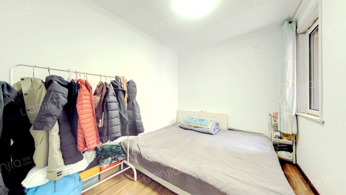 一梯两户两居室 简单装修 满二税少-卧室A