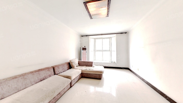 板楼大社区，南北南北通透三居室，户型方正，宜居舒适-客厅