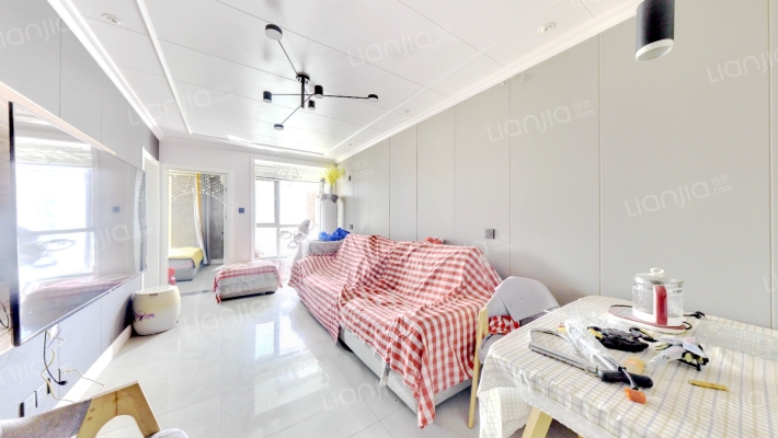 精装修 目前满二 集中供暖 全明格局-客厅