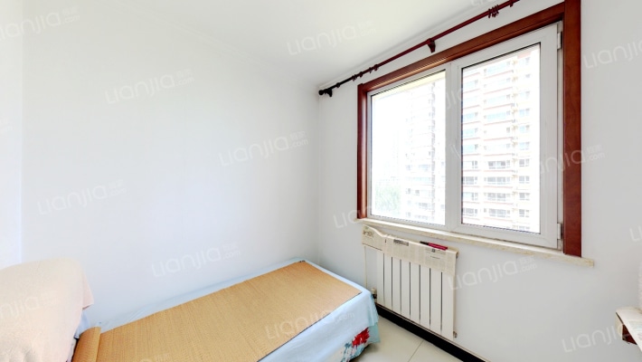 平安D区南北通透三居中间楼层满五唯一-卧室A