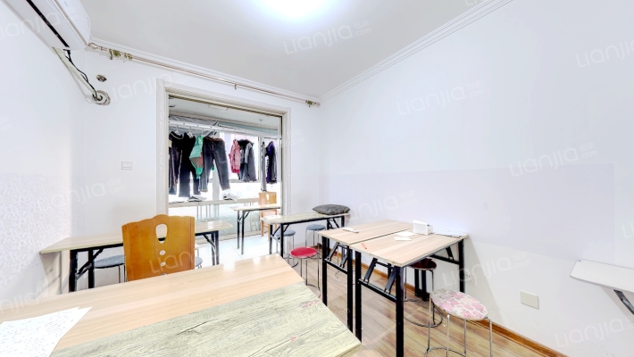 华阳路东南向两居，采光好，55万-卧室B