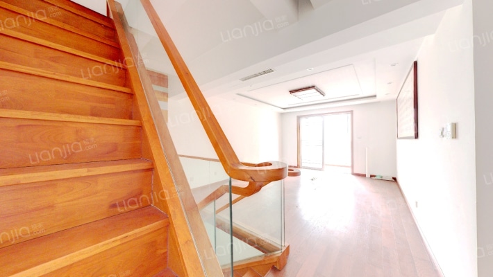 老城区电梯洋房，七跃八，顶层还有阁楼，大复式-客厅B