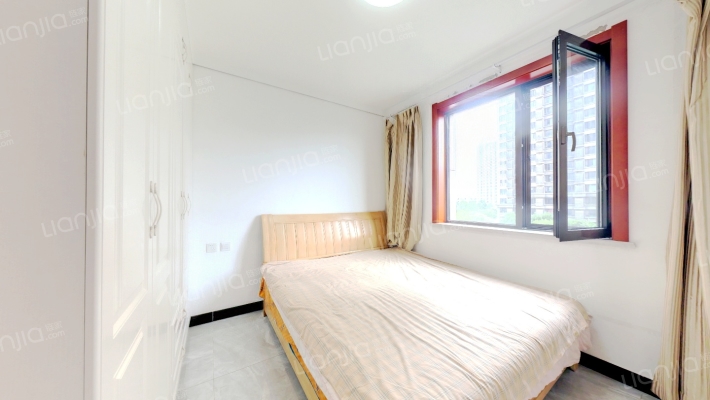 新干线，精装大三居，楼层采光好，户型格局方正-卧室A