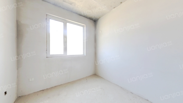 中间楼层，南北通透三居，毛坯随意装带地下车位-卧室A