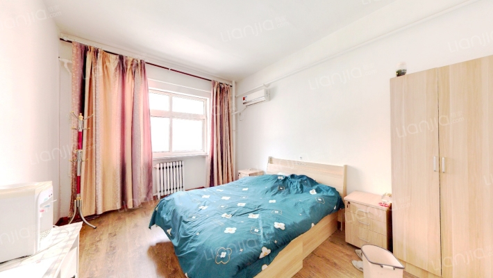 此房满五唯一，一梯三户，南北通透，拎包住-卧室B