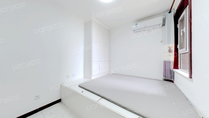 牛津花园   南向两居室    精装修   随时看房-卧室A