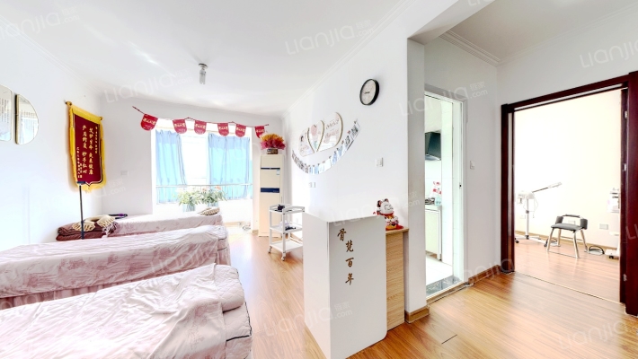 房子两居室，带装修，业主着急出售-客厅