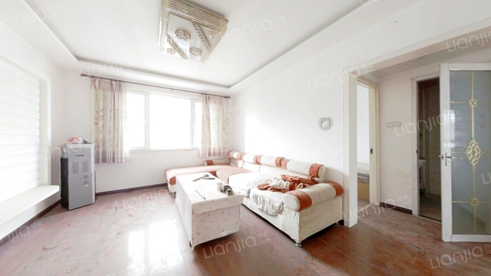 南北通透两居 带车位。地下室  有装修-客厅