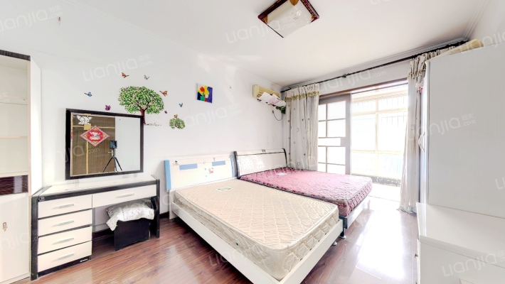 经典板楼，大三居，满五不唯一，南北通透，采光好，-卧室B