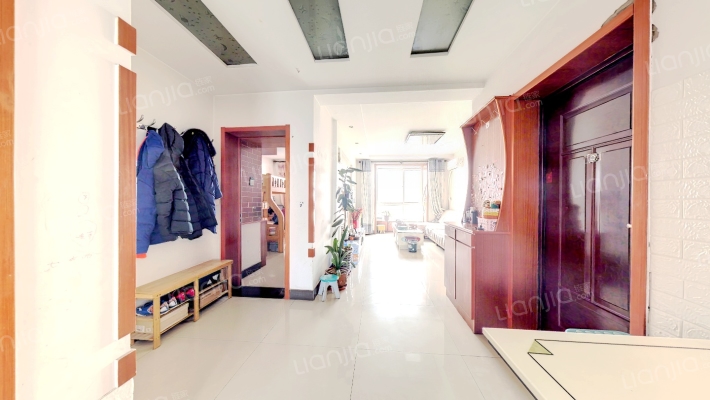 七十年大产权   南北户型  房本满五不唯一-客厅