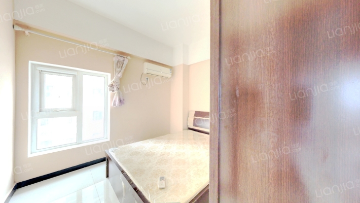 房子两居室，70年产权，集中供暖，精装自住-卧室A