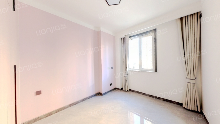 房子精装修，保养的很好，南北通透采光好-卧室C