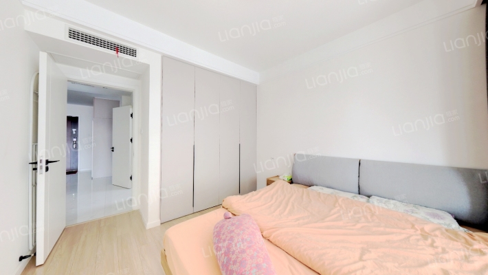 精装修朝南两居，中间楼层，集中供暖-卧室A