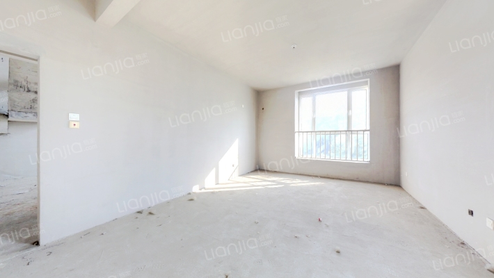 此房满五唯一，有车位，有两个露台，看房方便，采光好-卧室A