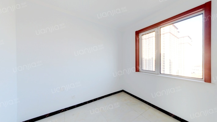 房本满二，南北通透精装修，带车库带地下室-卧室B