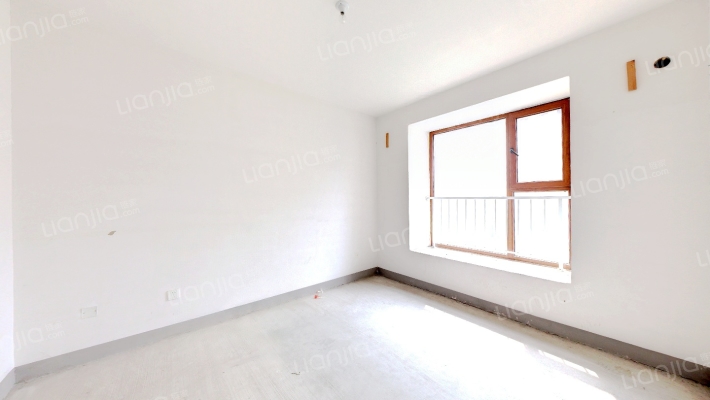 新社区，中间楼层，采光好，视野宽阔-卧室C