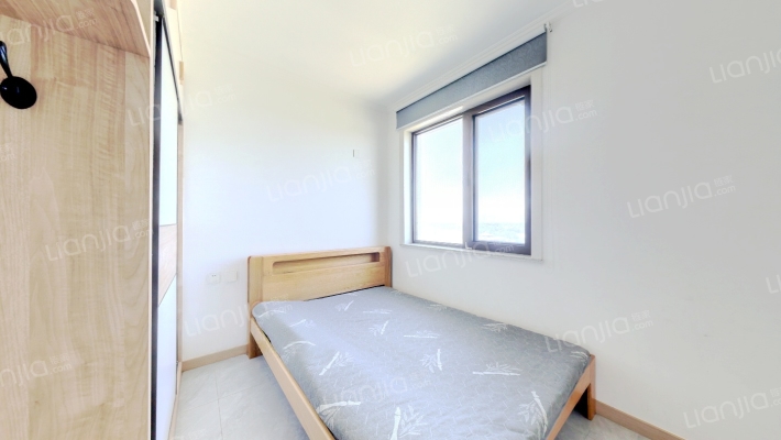 天伦湾馨园 精装三居 中间层 房本满-卧室C