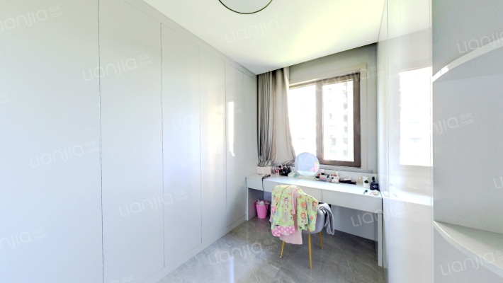 鸿坤洋房，电梯入户，带露台，精装修-卧室A