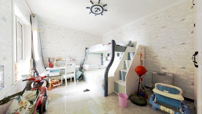 花园小区，封闭管理，房子户型方正，采光充足-卧室A