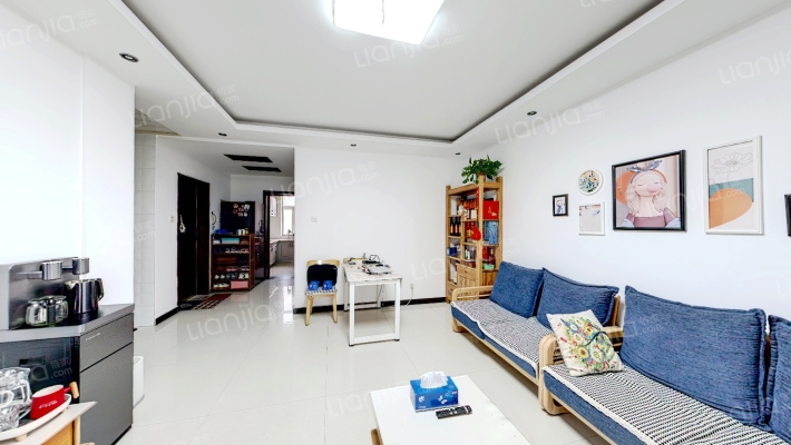 精装修南北通透好格局 视野开阔，集中供暖-客厅