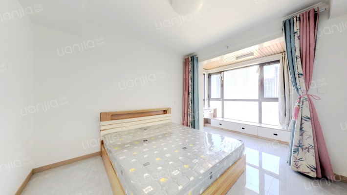 天伦湾馨园 精装三居 中间层 房本满-卧室A