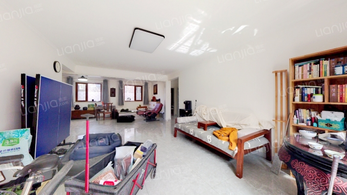 一层带120平大院子，采光好！南北通透三居-客厅