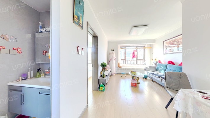 高铁新城 樾府国际南北通透 两居 次顶层 采光好-客厅