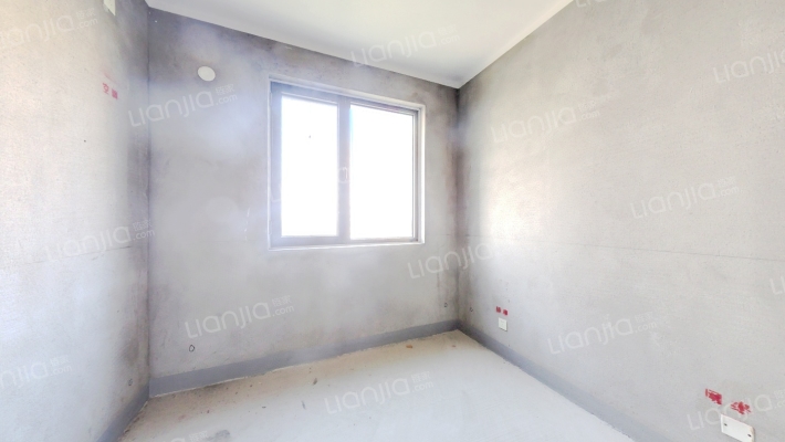 天伦湾嘉园70年大产权，两梯四户，润卓地产开发大社区-卧室B