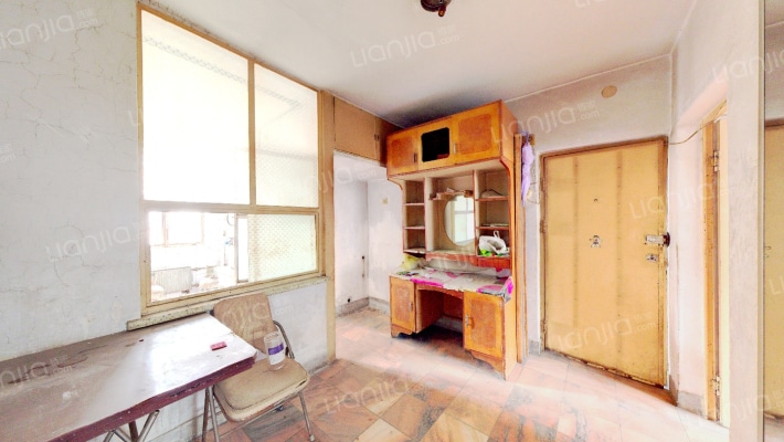 楼下就是三义，接受孩子都不用下楼，你开窗户就成-餐厅