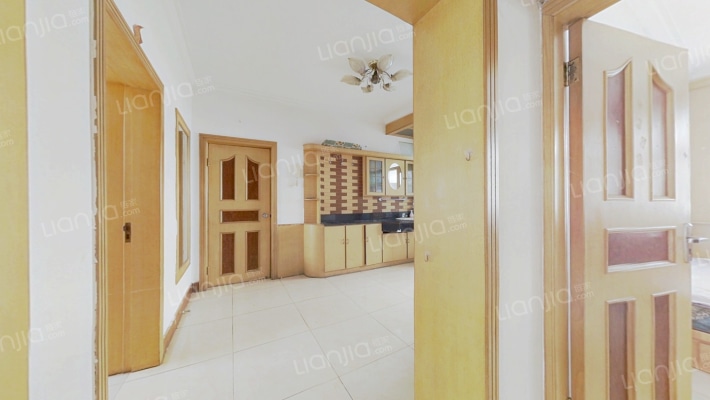 开发区槐林新村小区  地理好  交通便利    税费低-客厅