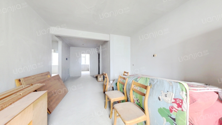 满四年了，毛坯房，南北通透大两居，采光好，视野好-客厅