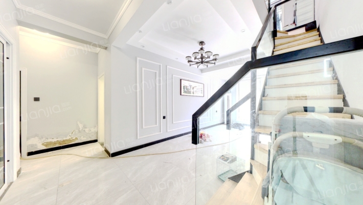 此房是下跃 5居两卫 186平 精装修就花了60多万-客厅A