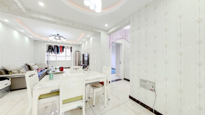 精装修 南北通透三居，楼间距大 70年产权-客厅