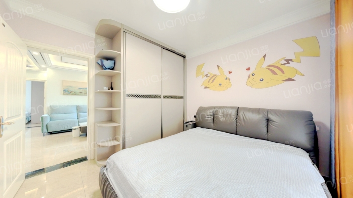 房子南北通透三居，房本满二，精装修。-卧室A