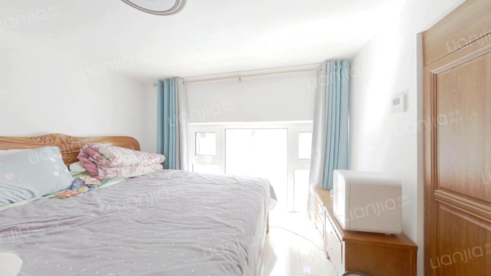 公园8090 精装修两居室 买一层带一层-卧室A