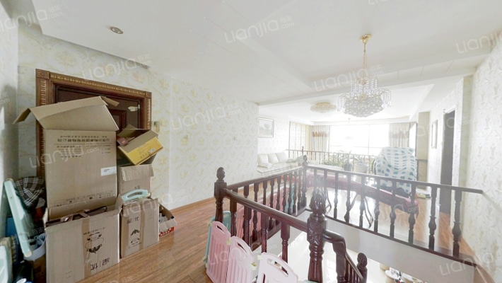 范阳路一梯两户洋房大跃层精装修带车库和地下室税费低-客厅B