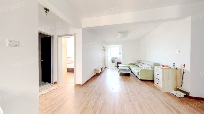 中间楼层 采光充足 视野开阔  毛坯房可随意装修-客厅