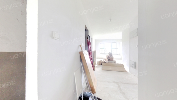 南北通透三居室，毛坯房， 步行到幼儿园 。-客厅