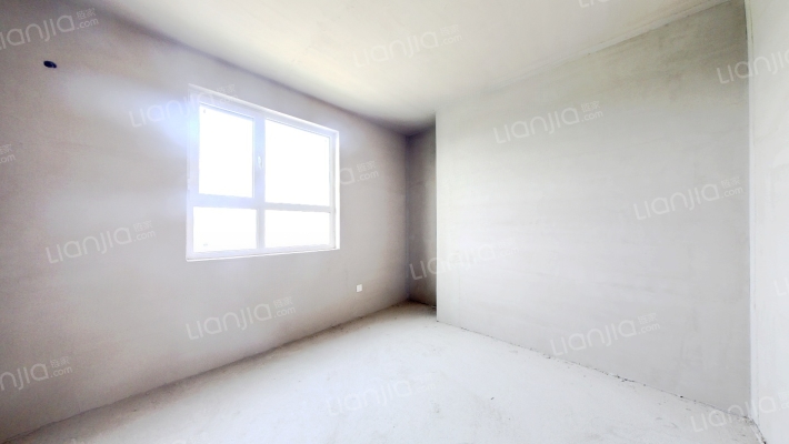 此房通透大三居，采光好，户型好。-卧室B