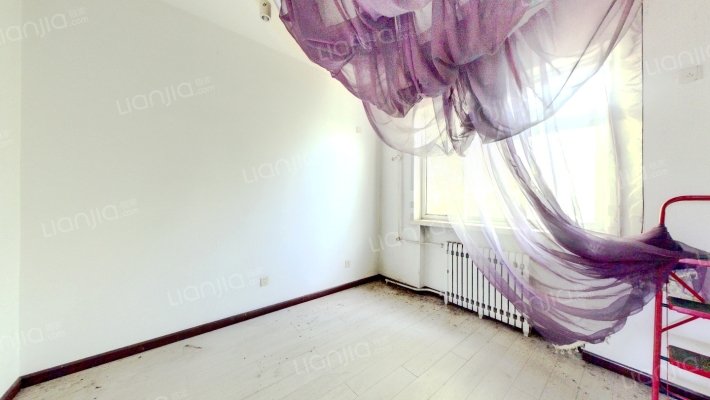 华阳别墅小区是独栋的，带一个小院，小区环境优美-卧室E