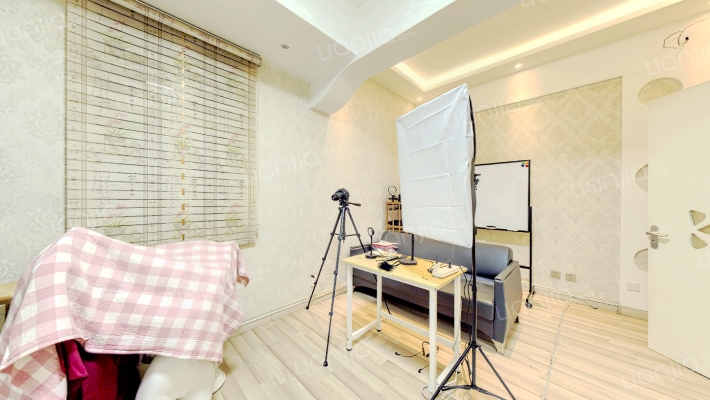 冠云路 新加坡花园 一层带下跃 6居室，130万可议-卧室C