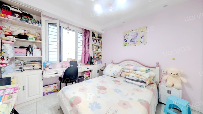 精装三居，户型方正大阳台，采光视野好-卧室A