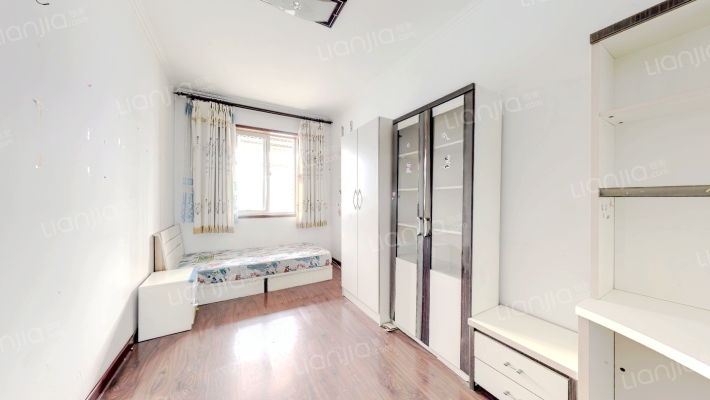 经典板楼，大三居，满五不唯一，南北通透，采光好，-卧室C